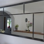 Comment fixer un miroir mural ?